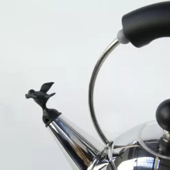 Alessi 9093 Fluitketel Blauw -Exporteren Accessoires & Meubels Winkel x886x886 alessi fluitketel zwart detail 3.jpg.pagespeed.ic .GYFlBD2NcC