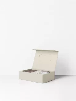 Ferm Living Beginning Of My Life Cadeaubox -Exporteren Accessoires & Meubels Winkel x886x886 ferm living beginning of my life cadeaubox1.jpg.pagespeed.ic .APhcJlOAoV