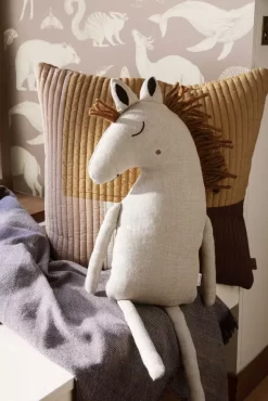 Ferm Living Safari Horse Knuffel Naturel -Exporteren Accessoires & Meubels Winkel x886x886 ferm living safari horse kussen2.jpg.pagespeed.ic .DHZLUhxcK6