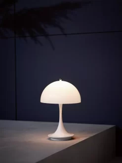 Louis Poulsen Panthella Portable Tafellamp V2 Ø16 LED Opaal -Exporteren Accessoires & Meubels Winkel x886x886 louis poulsen panthella portable tafellamp led oplaadbaar20.jpg.pagespeed.ic .ZpoW6RvMGS