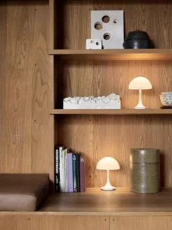 Louis Poulsen Panthella Portable Tafellamp V2 Ø16 LED Opaal -Exporteren Accessoires & Meubels Winkel x886x886 louis poulsen panthella portable tafellamp led oplaadbaar21.jpg.pagespeed.ic .WFw4tNzU21