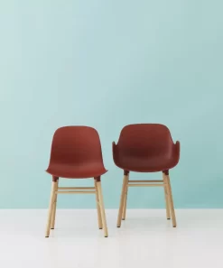 Normann Copenhagen Form Armchair Stoel Met Eiken Onderstel Rood -Exporteren Accessoires & Meubels Winkel x886x886 normann form armchair sfeer 10 2.jpg.pagespeed.ic .onkcMuZiMy