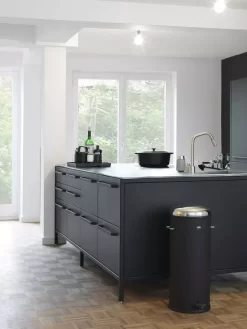 VIPP Vipp17 Pedaalemmer 30L Wit -Exporteren Accessoires & Meubels Winkel x886x886 vipp vipp17 pedaalemmer 30 l.jpg.pagespeed.ic .kLtT8dv15O