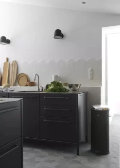 VIPP Vipp17 Pedaalemmer 30L Wit -Exporteren Accessoires & Meubels Winkel x886x886 vipp vipp17 pedaalemmer 30 l1.jpg.pagespeed.ic .BGlORLOWzk