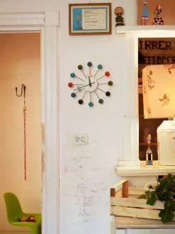 Vitra Ball Clock Klok Ø33 Naturel -Exporteren Accessoires & Meubels Winkel x886x886 vitra ball clock klok sfeer.jpg.pagespeed.ic .4X RwMYVuA