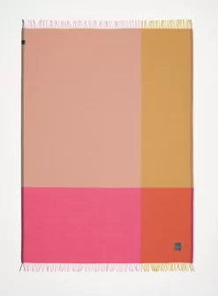 Vitra Colour Block Plaid 204x130 Beige 25 Vitra Colour Block Plaid 204x130 Beige -Exporteren Accessoires & Meubels Winkel x886x886 vitra colour block plaid13.jpg.pagespeed.ic .7 0aTwGGEx